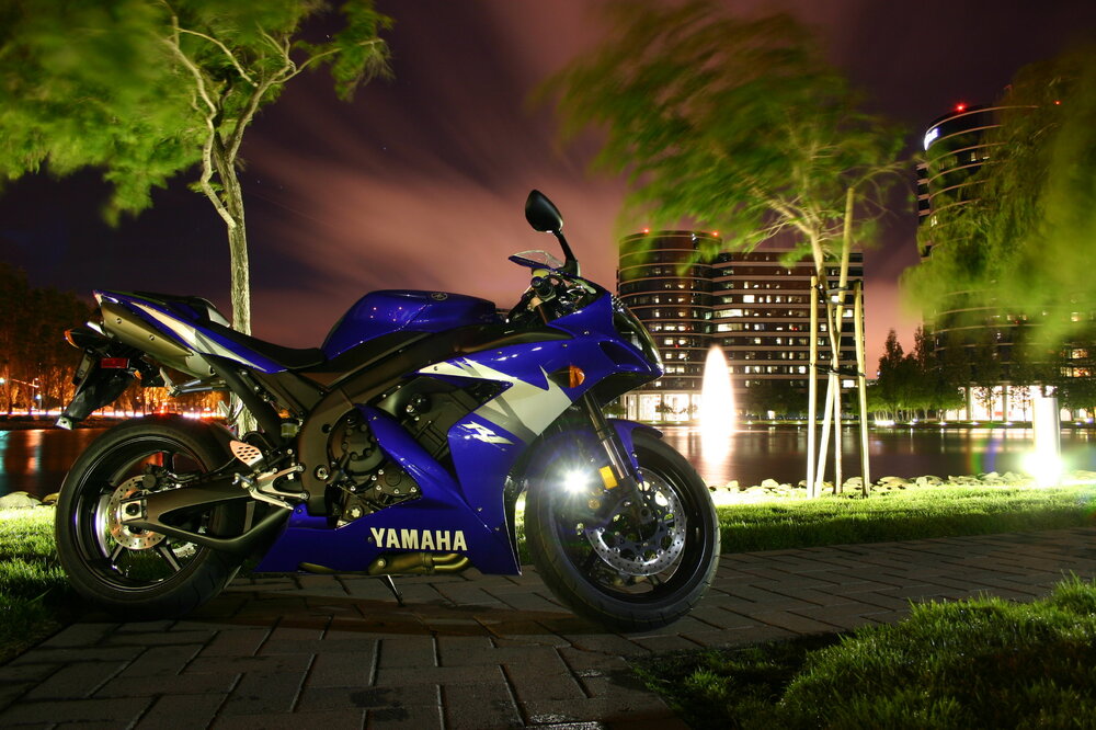 2005_Yamaha_R1_at_Oracle_HQ_by_TheSeb - Copy (2).jpg