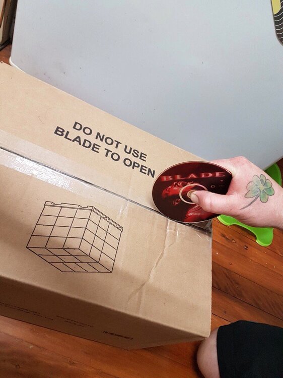 DDKmxqjWAAABb5d[1].jpg