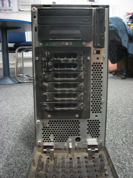 Dell_1600_front.JPG