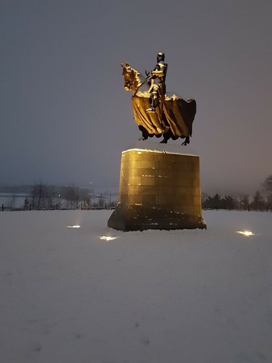 Robert The Bruce Statue In Snow.jpg