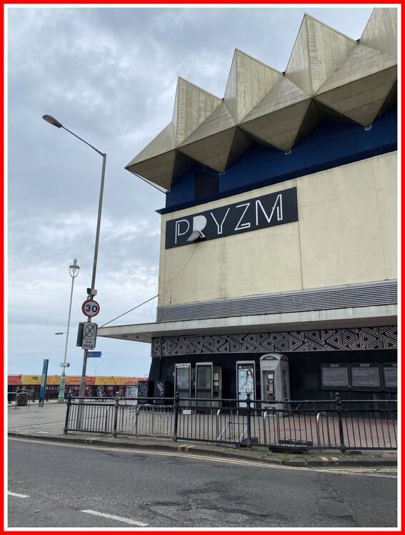 Stephen Grant Picture Tweet 'R' Coming Down In Brighton.jpg