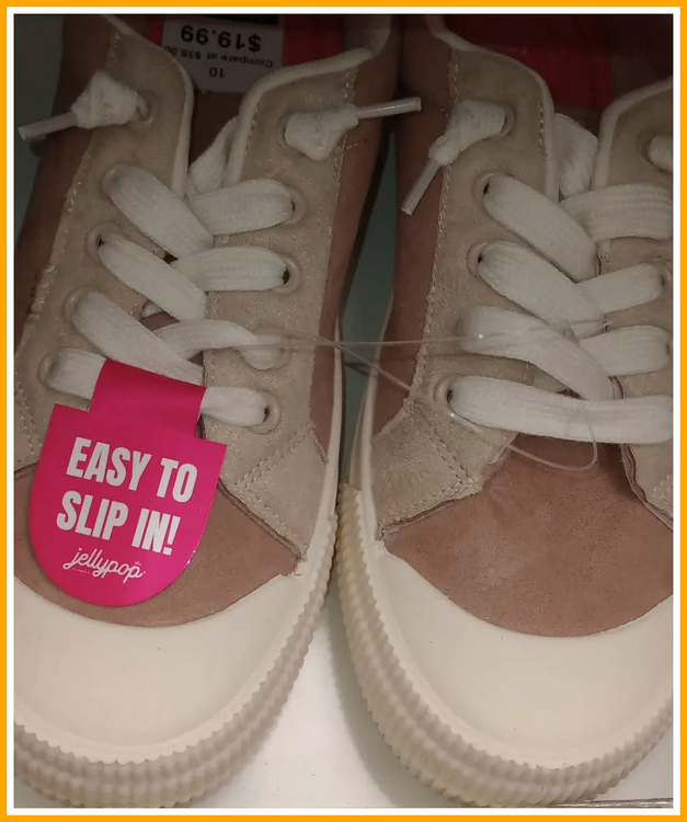 Slippers.thumb.png.b1979a1c9a992781a4f5b7d352d6de71.png