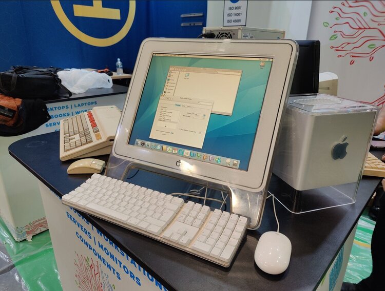retro.thumb.jpg.4bd33bc731f9557a4650a91101822666.jpg